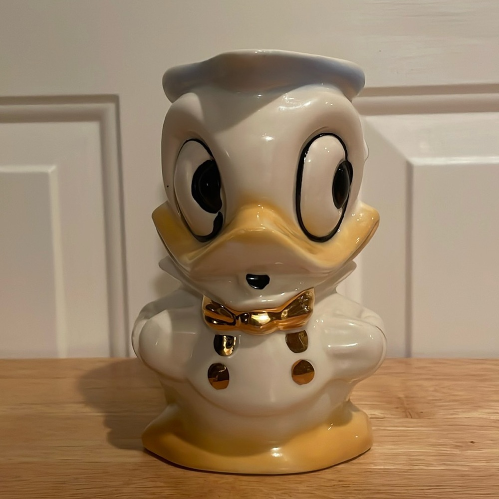 Disney’s Donald Duck Ceramic Pitcher-GUC